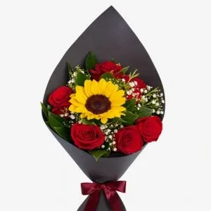 Buquê de Rosas Vermelhas com Girassol
