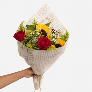 Buquê de Girassóis e Rosas Vermelhas com Gipsofila