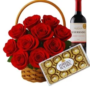 Cesta com 12 Rosas Vermelha, Chocolate e Vinho
