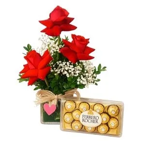 Arranjo de 3 Rosas com Chocolates – Arranjo Doçura