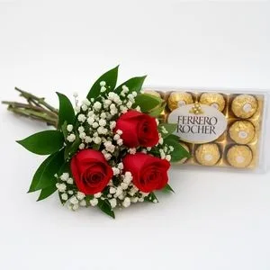 Arranjo de Rosas com Ferrero Rocher – Simples Amor