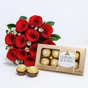 Buquê com 12 Rosas Vermelhas e Ferrero Rocher