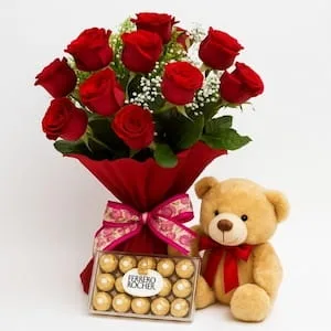 Buquê com 12 Rosas Vermelhas, Pelúcia e Ferrero Rocher