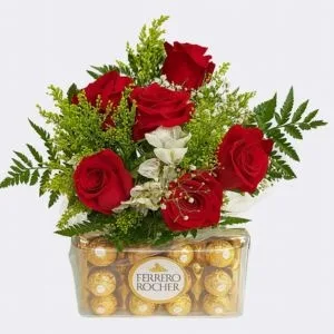 Buquê de 6 Rosas Vermelhas com Ferrero Rocher
