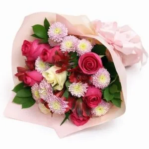 Buquê de Rosas Pink com Crisântemos Lilás