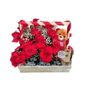 Cesta de Chocolate com Rosas e Pelúcia – Doce Surpresa