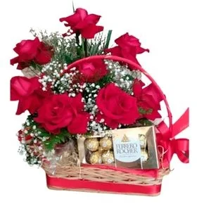 Cesta de Flores e Chocolate – Agradável Surpresa