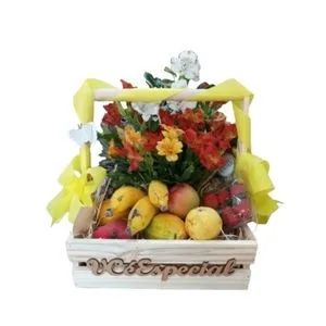 Cesta de Frutas com Astromélias – Cesta Vitalidade