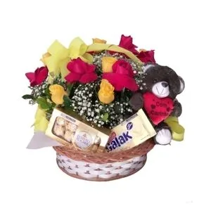 Cesta de Rosas com Chocolate e Pelúcia – Jardim Doçura