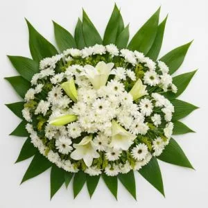 Coroa de Flores Brancas com Lírios e Margaridas