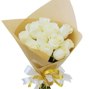 Buquê de 12 Rosas Branca Compacto