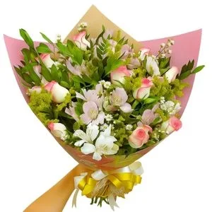Buquê de 12 Rosas Rosadas e Astromélias