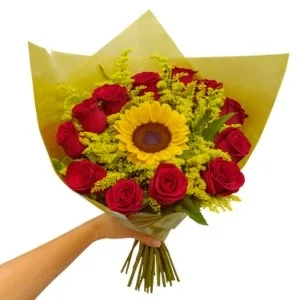 Buquê de 12 Rosas Vermelha com Girassol
