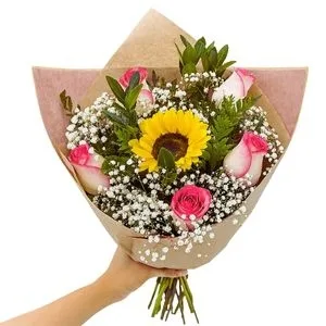 Buquê de 5 Rosas Rosadas e Girassol