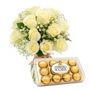 Arranjo de 12 Rosas Branca no Vaso de Vidro com Chocolate