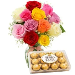 Arranjo de 12 Rosas Colorida no Vaso de Vidro com Chocolate