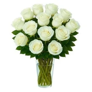 Arranjo de 14 Rosas Branca no Vaso de Vidro