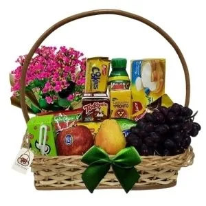 Cesta de Café da Manhã Delicado com Flores e Frutas