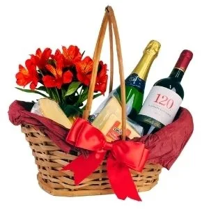 Cesta Delícias com Queijos e Vinhos