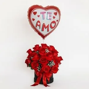 Arranjo de Rosas Vermelhas com Balão de Coração Te Amo