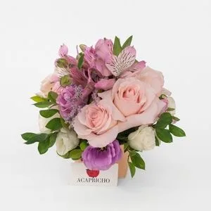 Arranjo Misto de Rosas e Astromélias no Cachepô