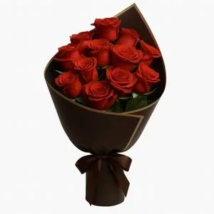 Buquê de 12 Rosas Vermelhas no Papel Preto