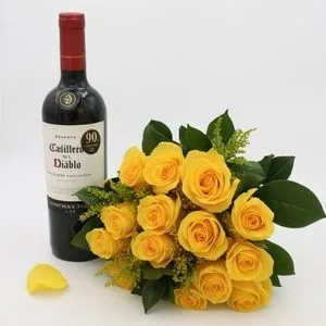 Buquê de 15 Rosas Amarelas com Vinho Chileno