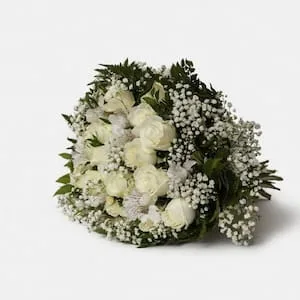 Buquê de 24 Rosas Brancas com Astromélias e Gipsofila