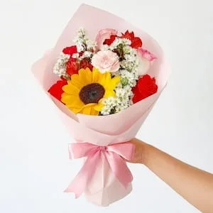 Buquê de Girassol com Rosas Vermelhas, Rosas Rosadas e Flores do Campo