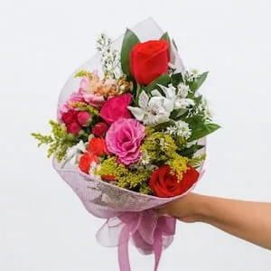 Buquê de Rosas Vermelhas, Cravos e Flores do Campo