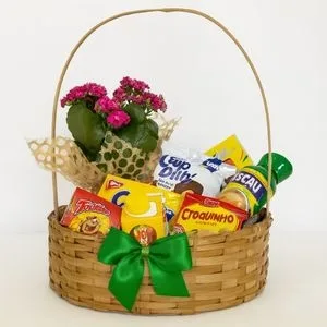 Cesta Especial com Calandiva, Suco, Café e Delícias Doces