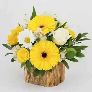 Arranjo de Gérberas Amarelas, Rosas e Margaridas Brancas