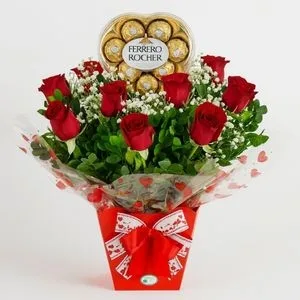 Arranjo de Rosas Vermelhas com Bombom Ferrero Rocher