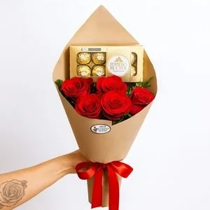 Buquê de 5 Rosas Vermelhas com Ferrero Rocher
