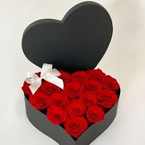 Caixa Coração Preta com Rosas Vermelhas Naturais
