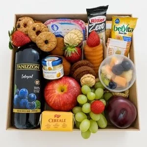 Cesta de Café da Manhã com Suco, Frutas, Bolinho Zero Açúcar e Delícias Variadas