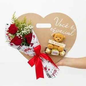 Kit Presente Coração com Rosas Vermelhas, Urso de Pelúcia e Chocolates