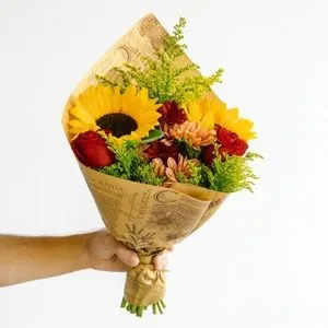 Buquê com Girassóis, Rosas Vermelhas e Flores do Campo