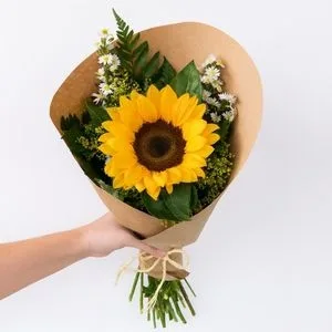 Buquê de 1 Girassol com Flores do Campo e Folhagens