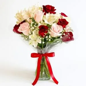 Arranjo de Rosas Vermelhas e Rosas com Astromélias Brancas no Vaso