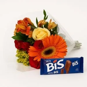 Buquê de Flores Coloridas com Chocolate Bis