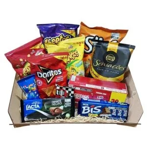 Cesta Festa Crocante com Pringles, Chocolates e Snacks Variados
