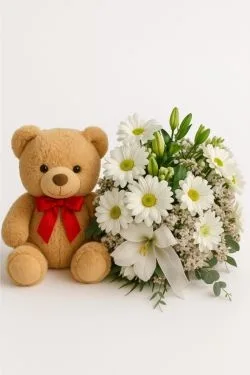 Ramalhete de Lírios e Flores do Campo Brancas com Pelúcia