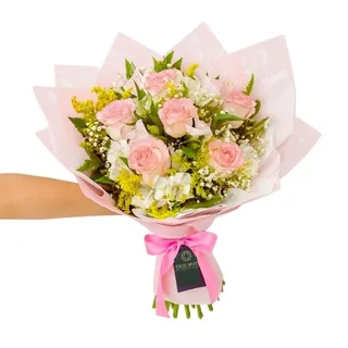 Buquê com 6 Rosas Rosada e Astromélias