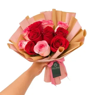 Buquê Elaborado de 12 Rosas Vermelha e Rosada