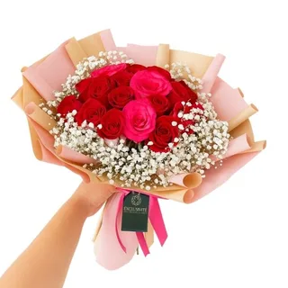 Buquê Elaborado de 20 Rosas Vermelha e Rosada