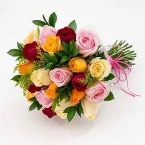 Bouquet de 24 Rosas Coloridas com Folhagens Naturais
