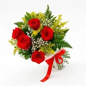 Buquê de 5 Rosas Vermelhas com Gipso e Tango