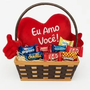 Cesta Coração de Afeto com Chocolates