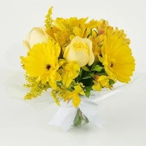 Arranjo com Mix de Flores Amarelas em Vaso de Vidro
